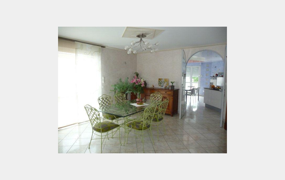 Immobilier des Deux Rives : Apartment | VILLAINES-LA-JUHEL (53700) | 230 m2 | 750 € 