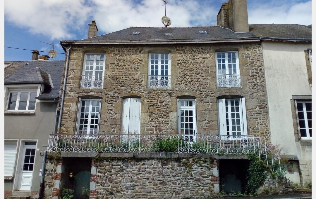 Immobilier des Deux Rives : Maison / Villa | COURCITE (53700) | 200 m2 | 122 000 € 