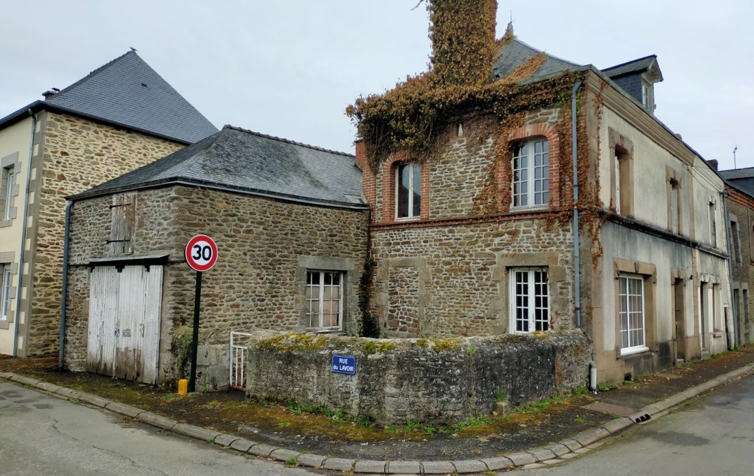 Immobilier des Deux Rives : Maison / Villa | LA CHAPELLE-AU-RIBOUL (53440) | 103 m2 | 38 600 € 